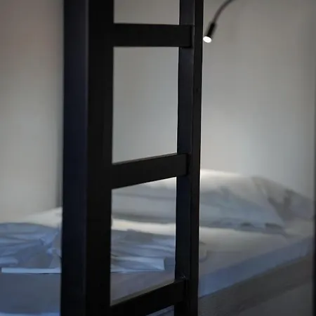 Hostel Helin's Μπεράτ