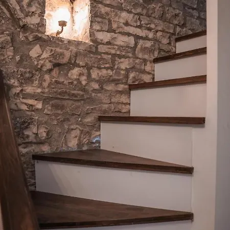 Helin's By Backpackers * Berat