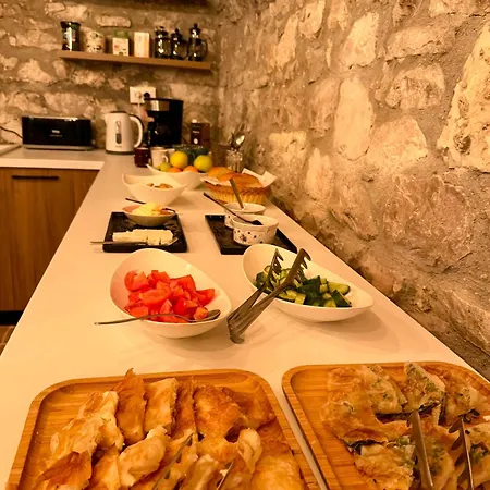 Helin's By Backpackers Berat