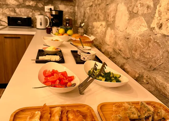 Helin's By Backpackers Berat